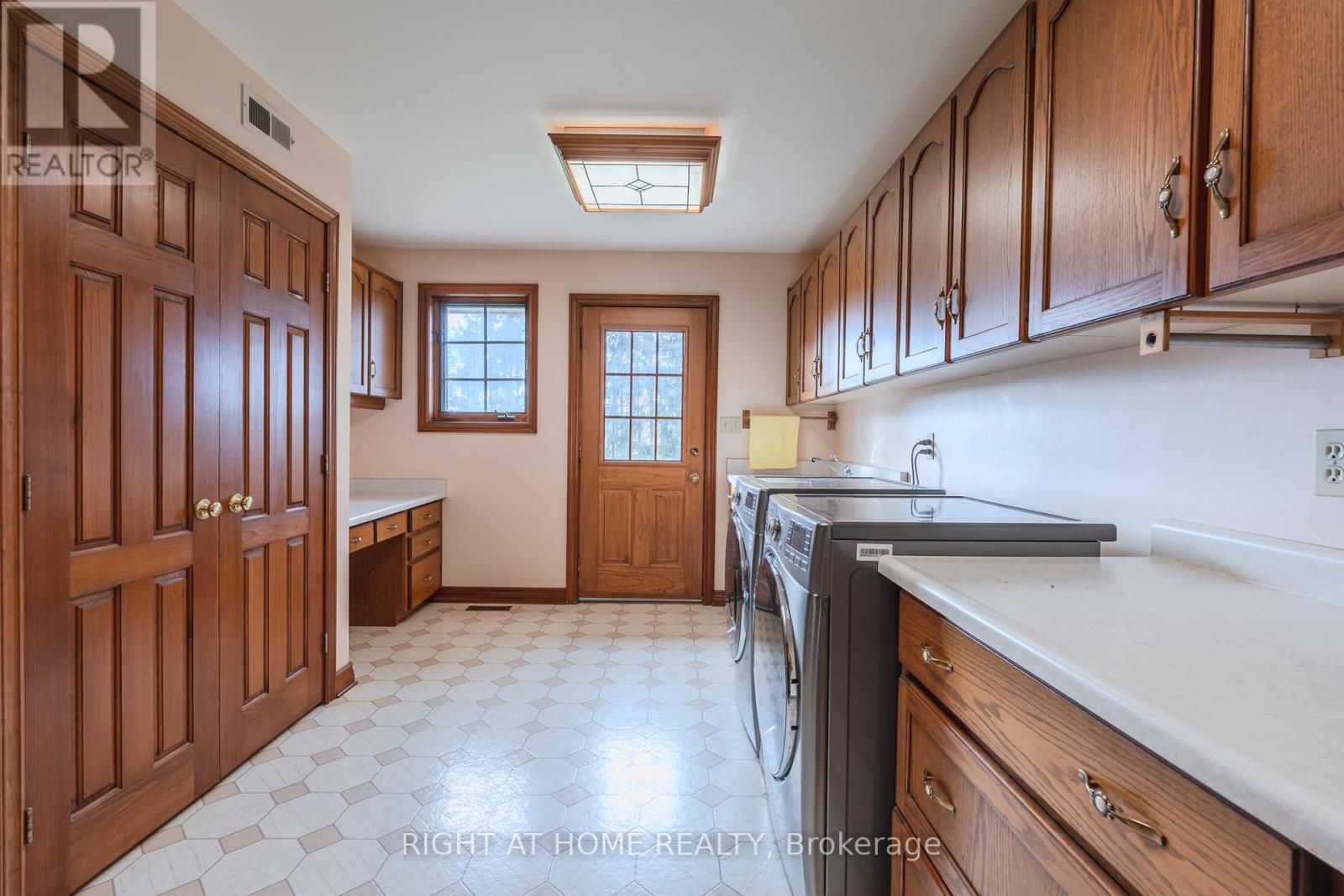 425 Golf Club Road Property Photo 15