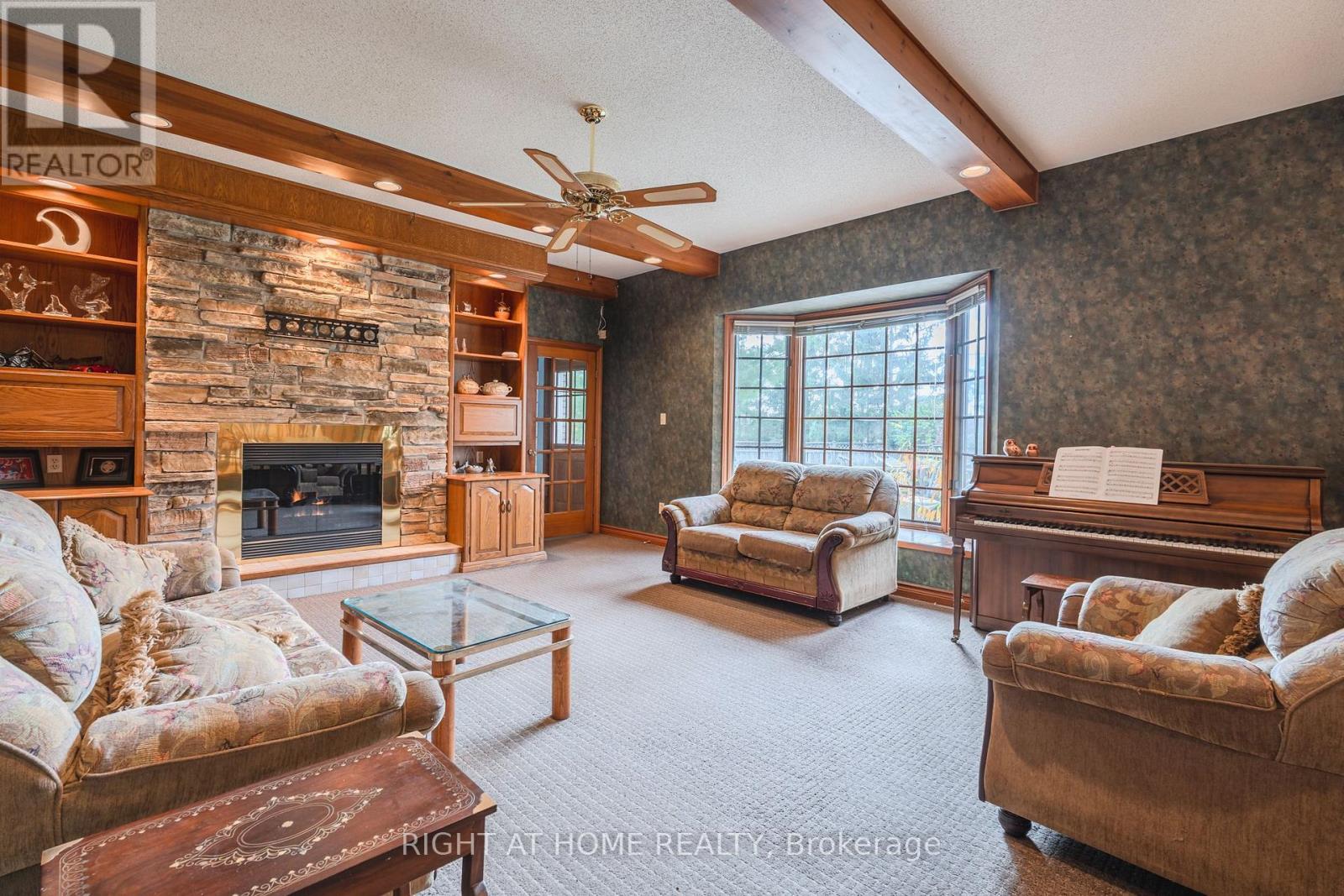 425 Golf Club Road Property Photo 16