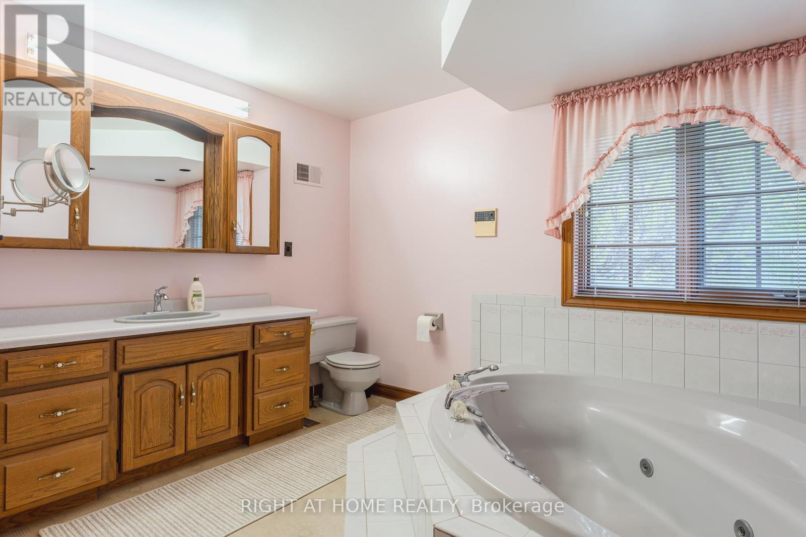 425 Golf Club Road Property Photo 22