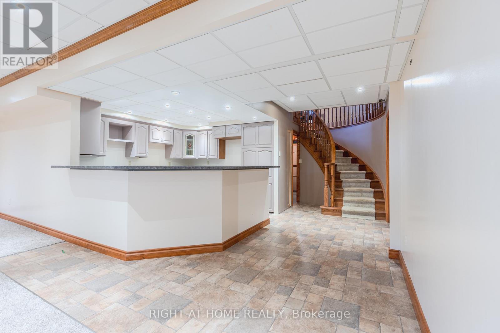 425 Golf Club Road Property Photo 35
