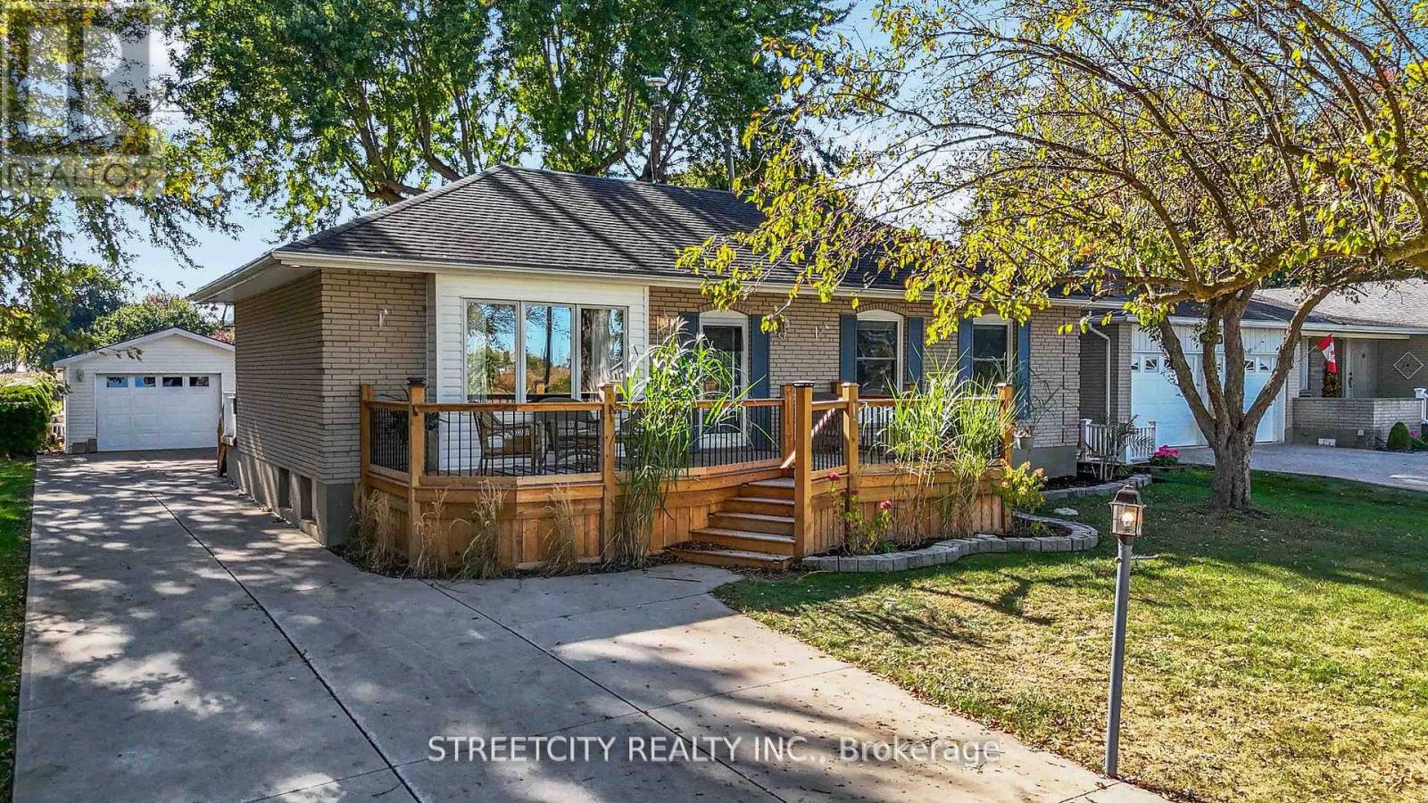 4767 St. Clair Parkway Property Photo 1