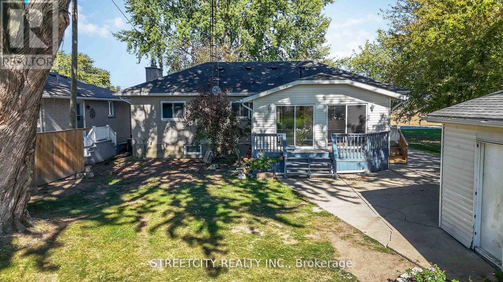 4767 St. Clair Parkway Property Photo 4