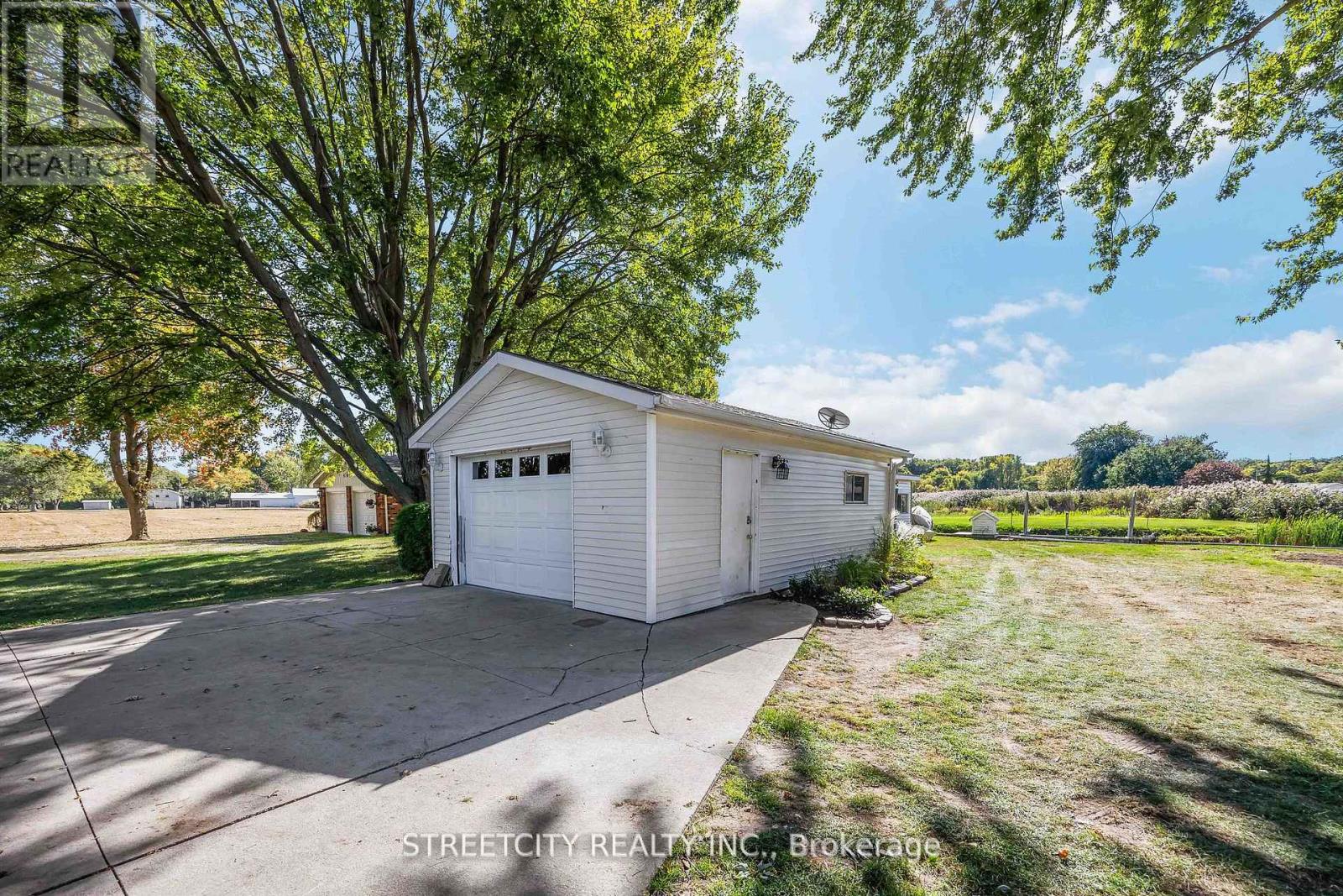 4767 St. Clair Parkway Property Photo 6