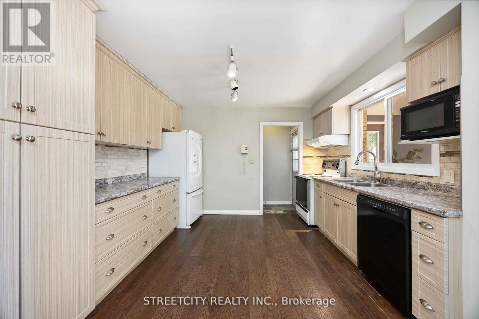 4767 St. Clair Parkway Property Photo 14