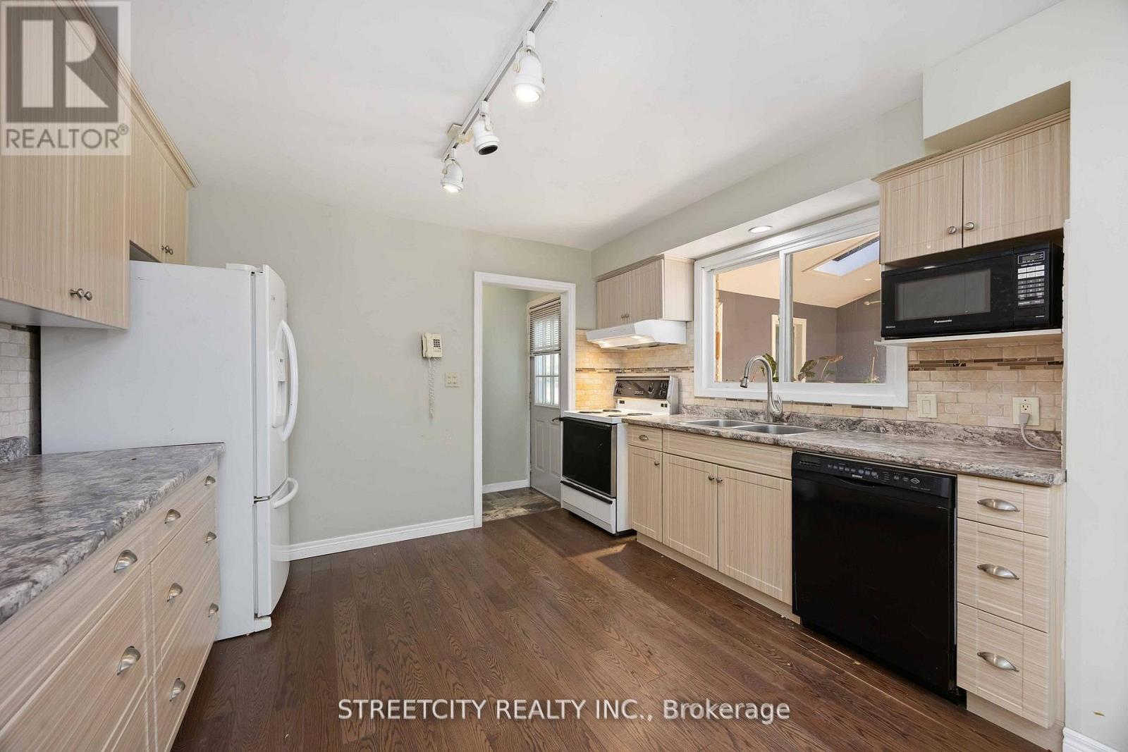 4767 St. Clair Parkway Property Photo 18