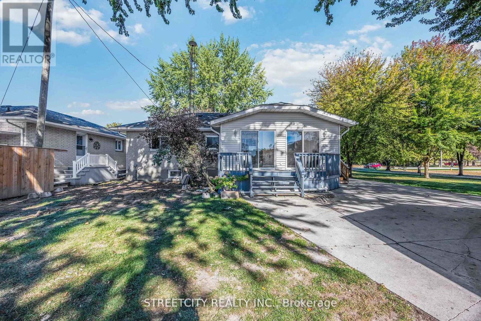 4767 St. Clair Parkway Property Photo 36