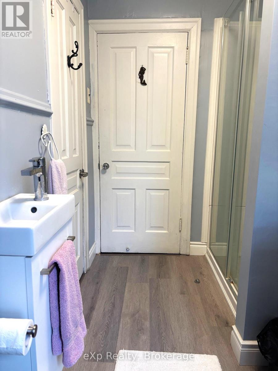 16 Peter Street Property Photo 43