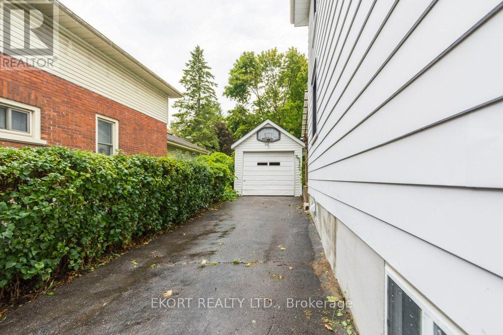 302 Bridge Street Property Photo 5