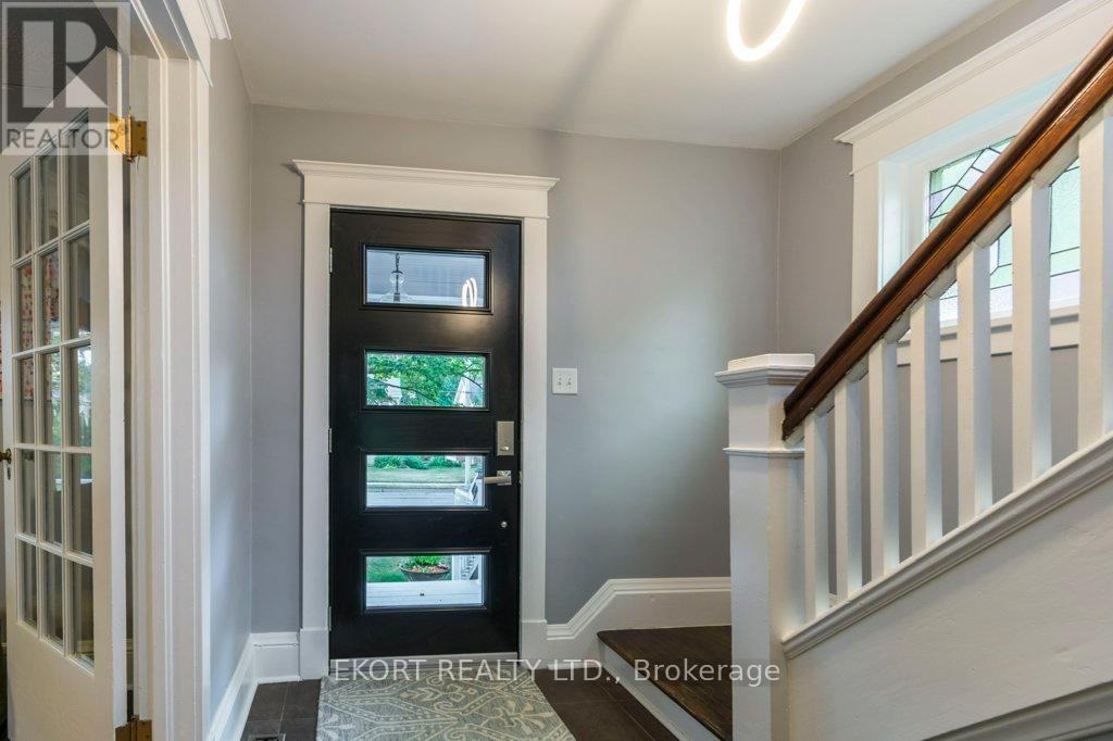 302 Bridge Street Property Photo 6