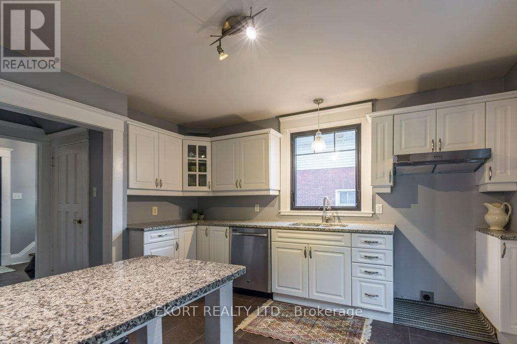 302 Bridge Street Property Photo 12