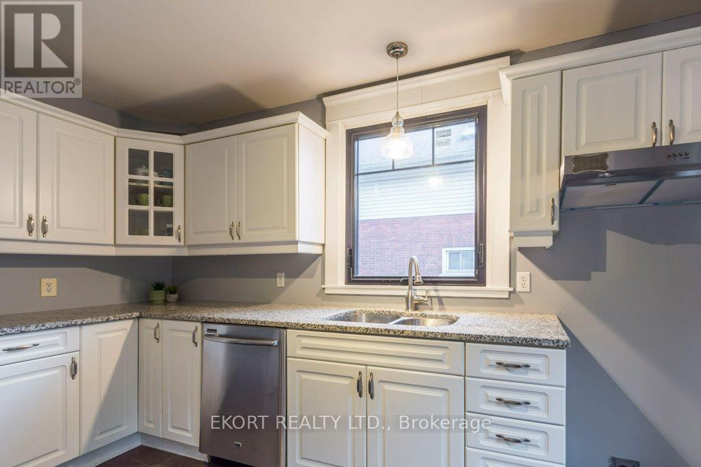 302 Bridge Street Property Photo 13