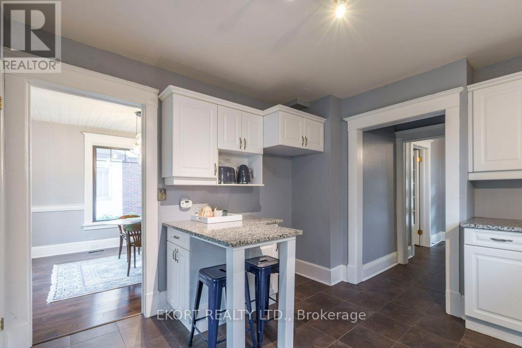 302 Bridge Street Property Photo 14