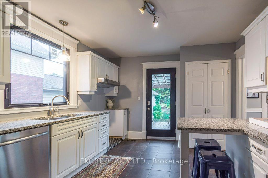 302 Bridge Street Property Photo 15