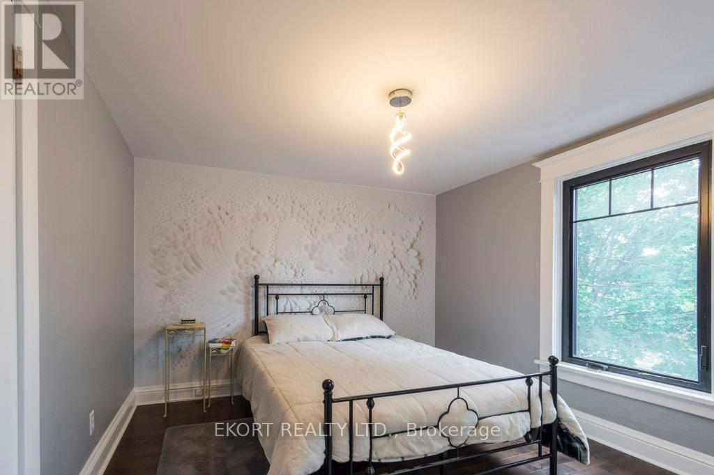 302 Bridge Street Property Photo 16