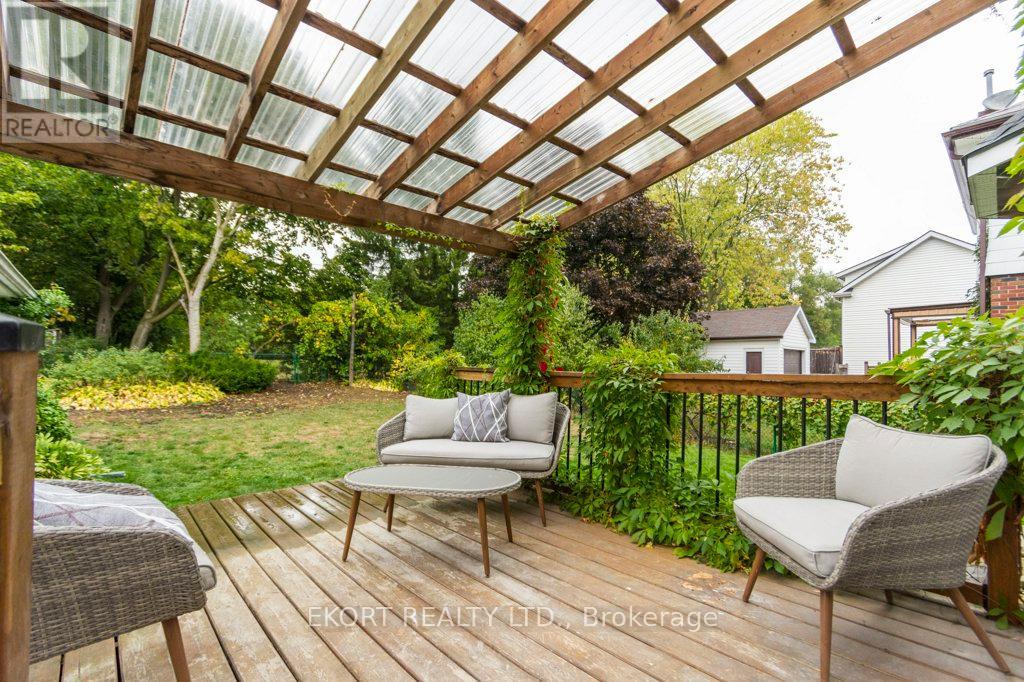 302 Bridge Street Property Photo 24