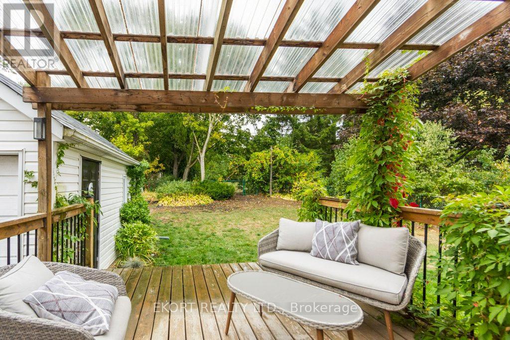 302 Bridge Street Property Photo 25