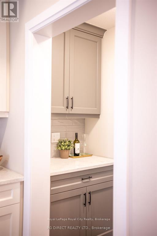 35 Wideman Boulevard #1 Property Photo 4