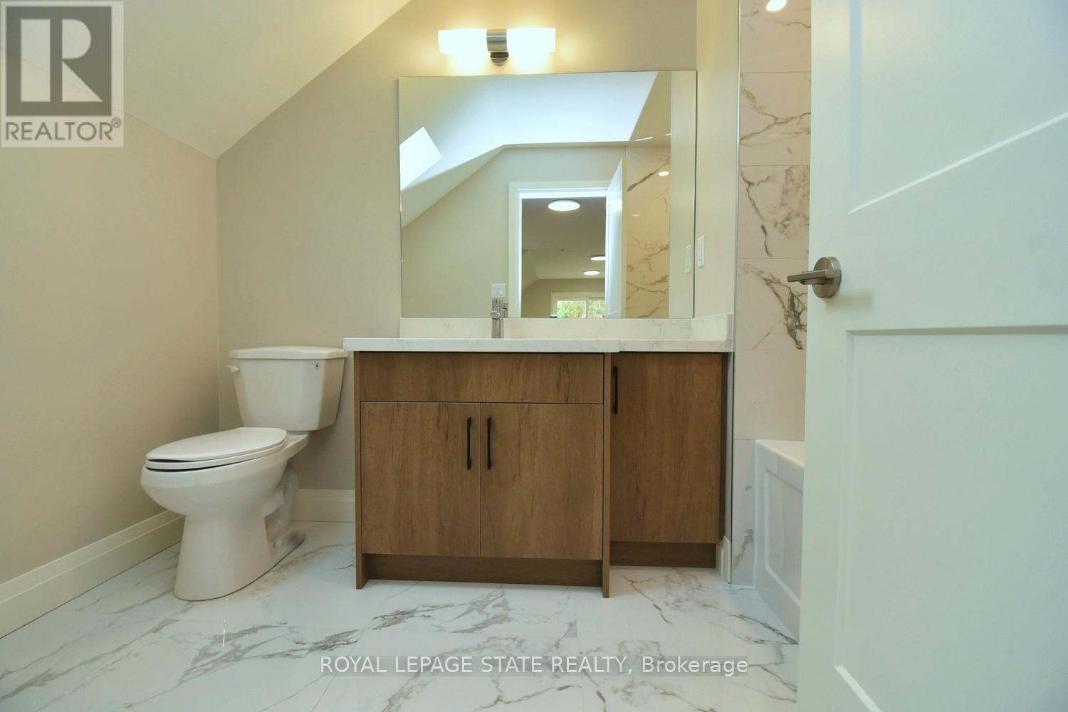 279 Hess Street Property Photo 40