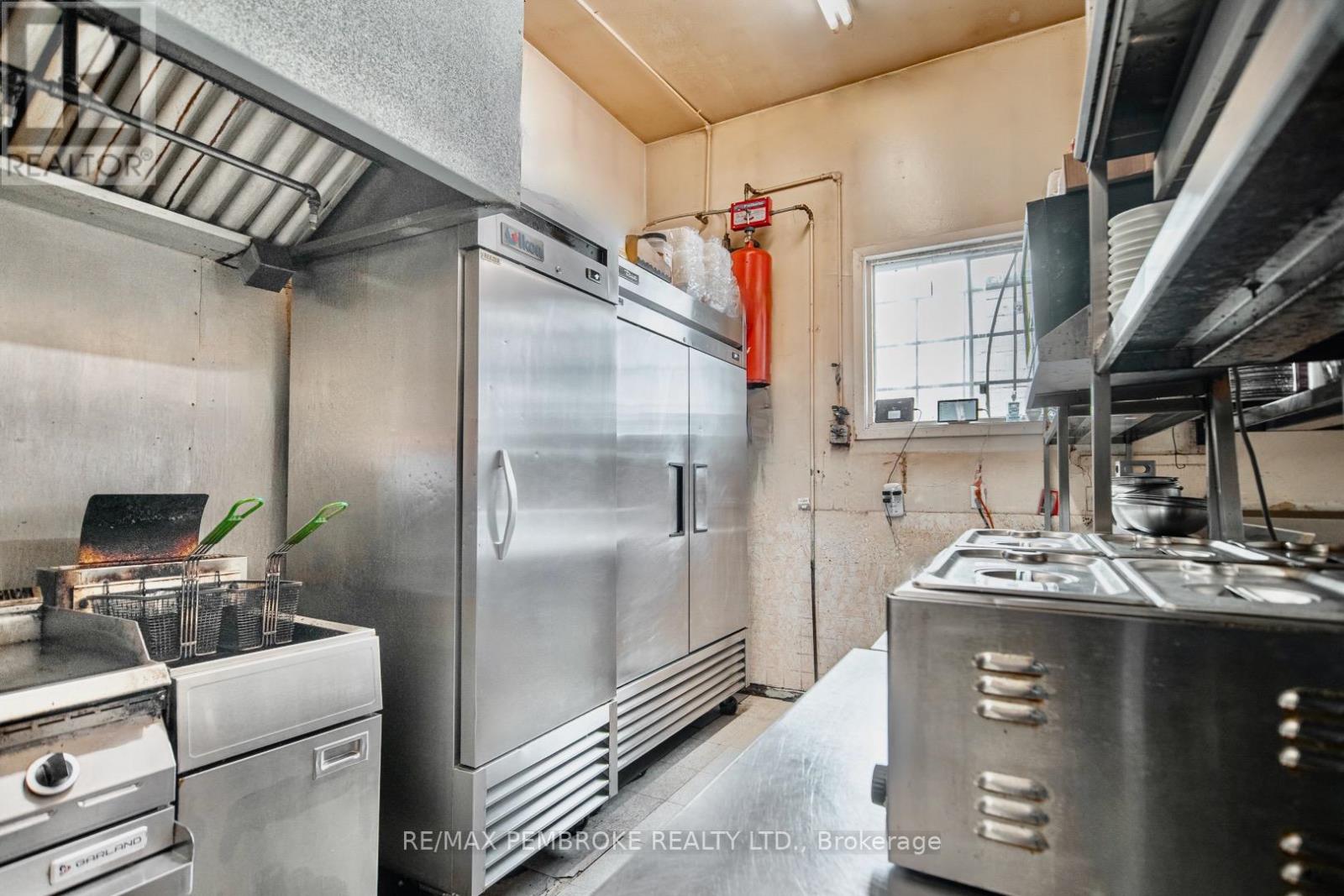 119 Pembroke Street W Property Photo 7