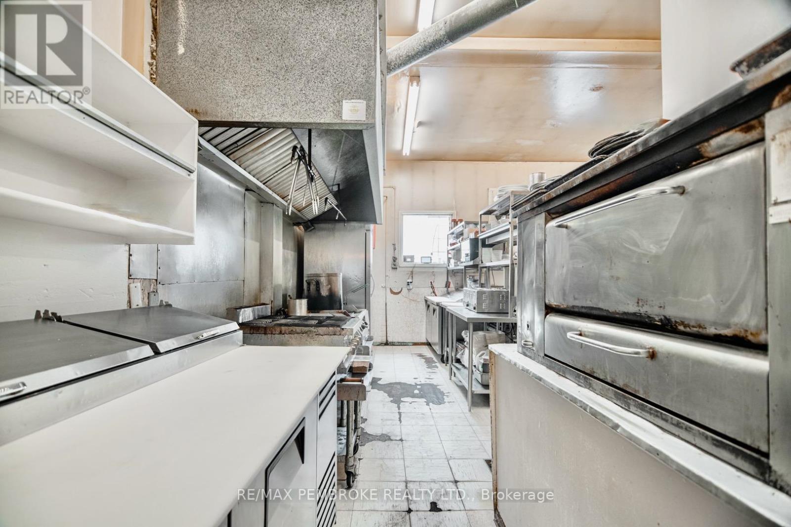 119 Pembroke Street W Property Photo 12
