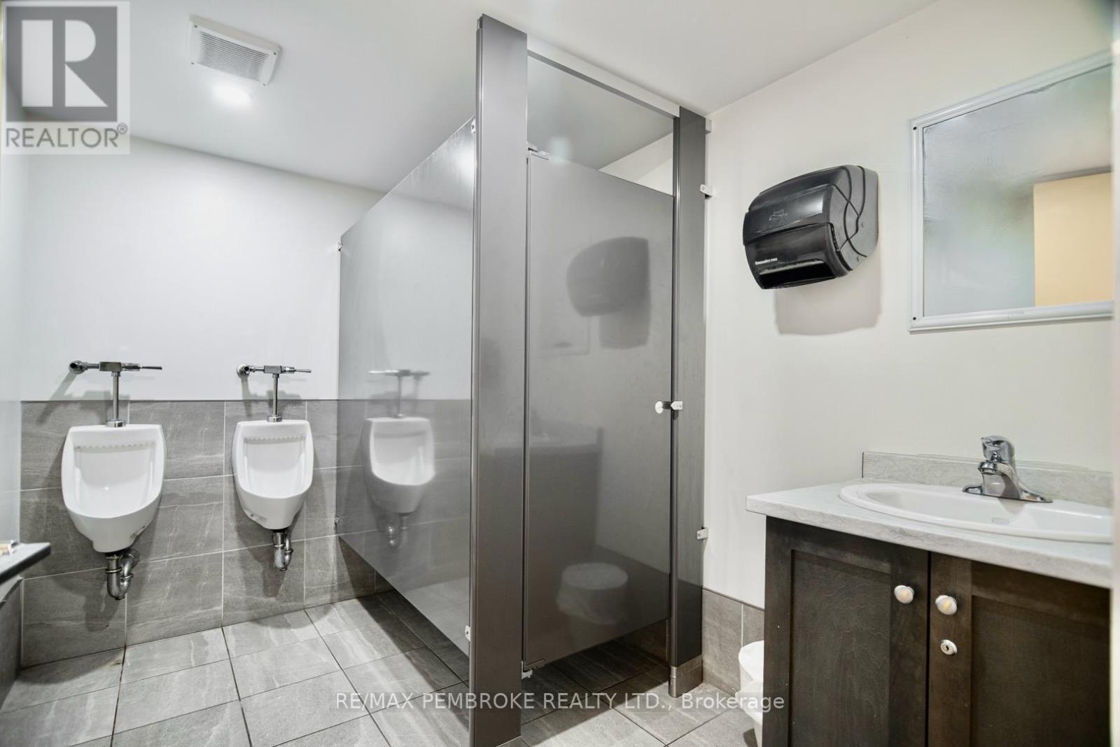 119 Pembroke Street W Property Photo 23