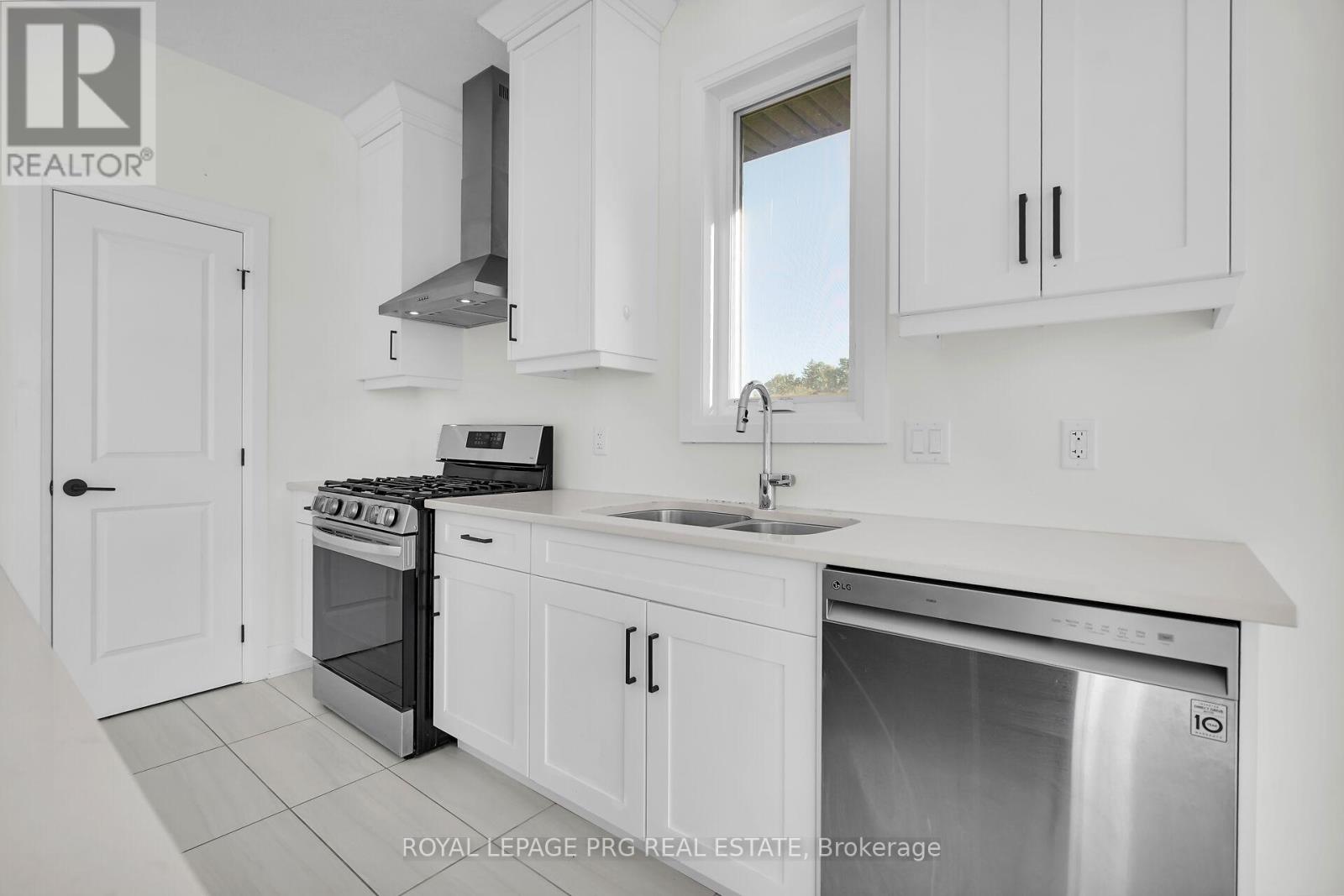 649 Tull Street Property Photo 11