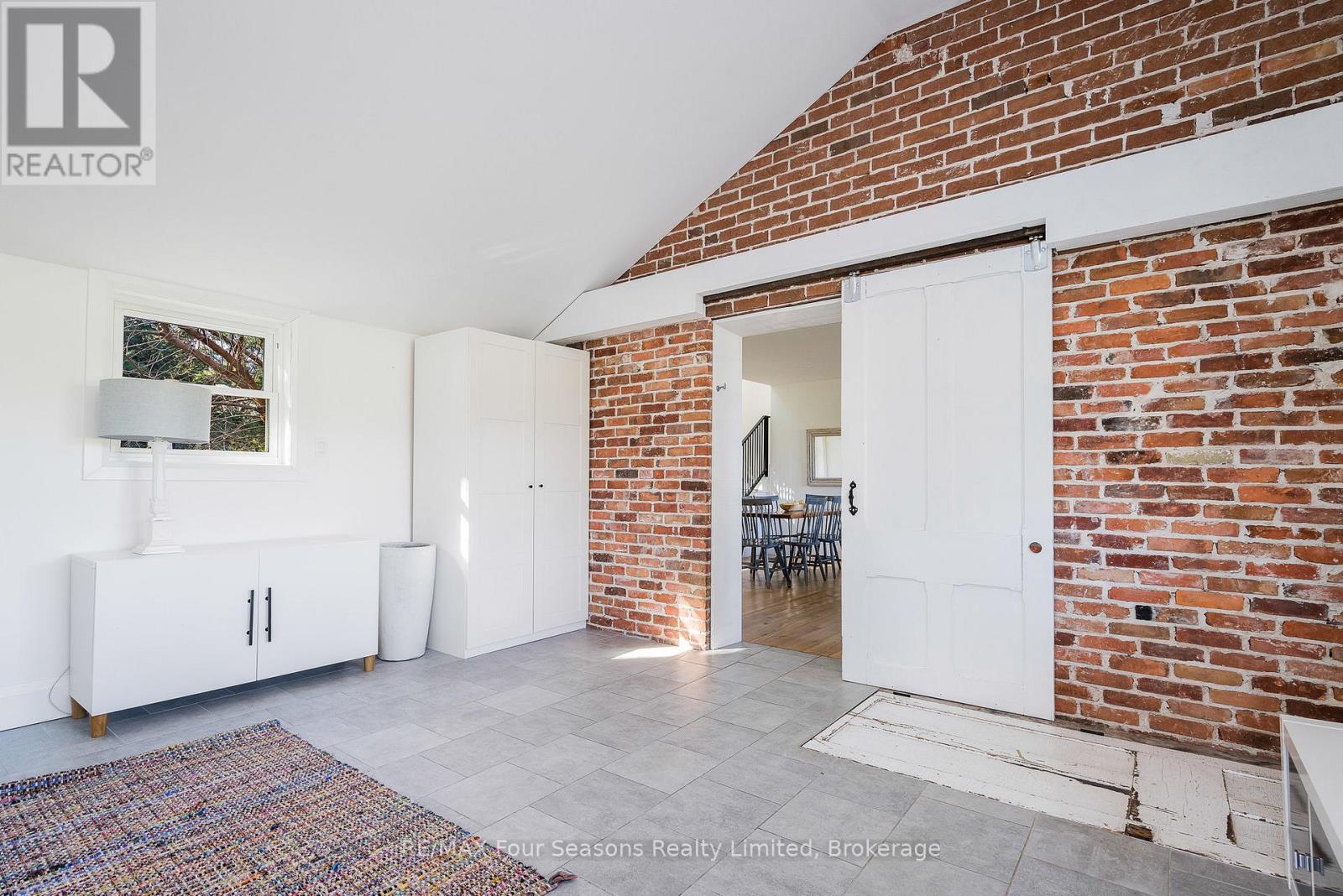 627174 119 Grey Road Property Photo 4