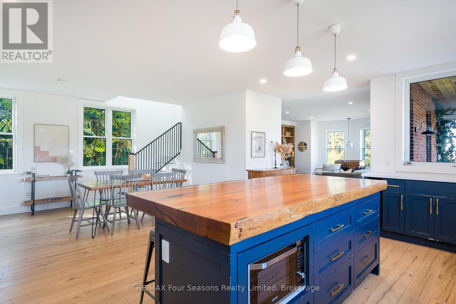 627174 119 Grey Road Property Photo 5