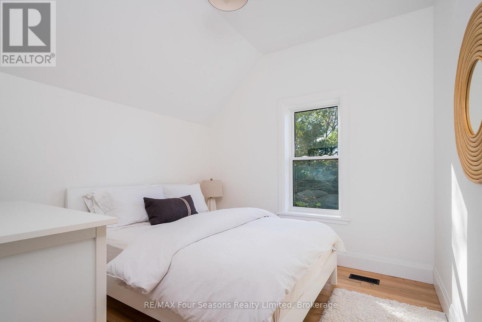 627174 119 Grey Road Property Photo 17