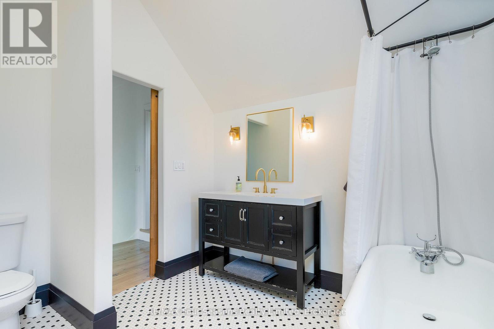 627174 119 Grey Road Property Photo 18