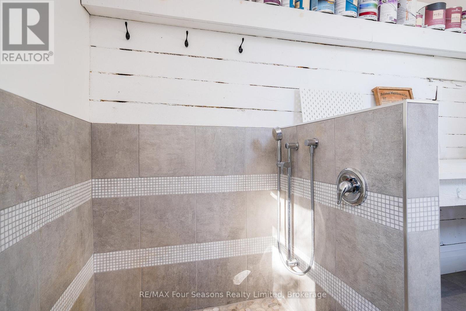 627174 119 Grey Road Property Photo 21