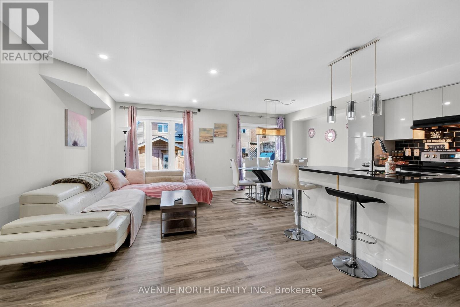 208 Kingswell Street Property Photo 7