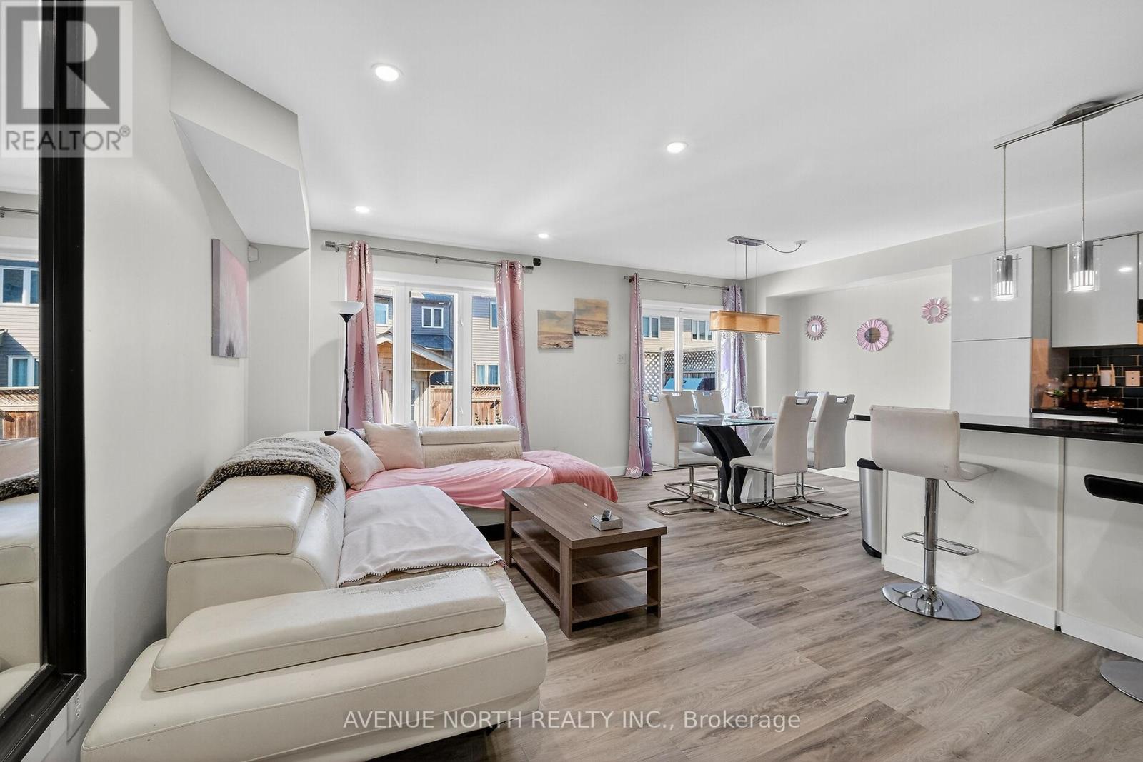 208 Kingswell Street Property Photo 8