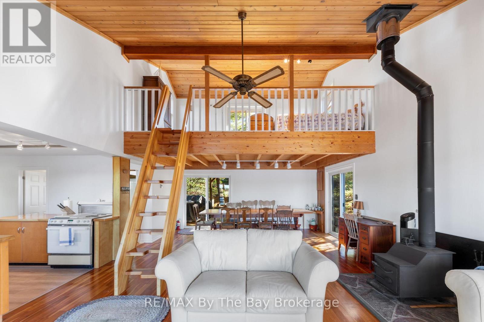 2 Island 2890 Property Photo 14