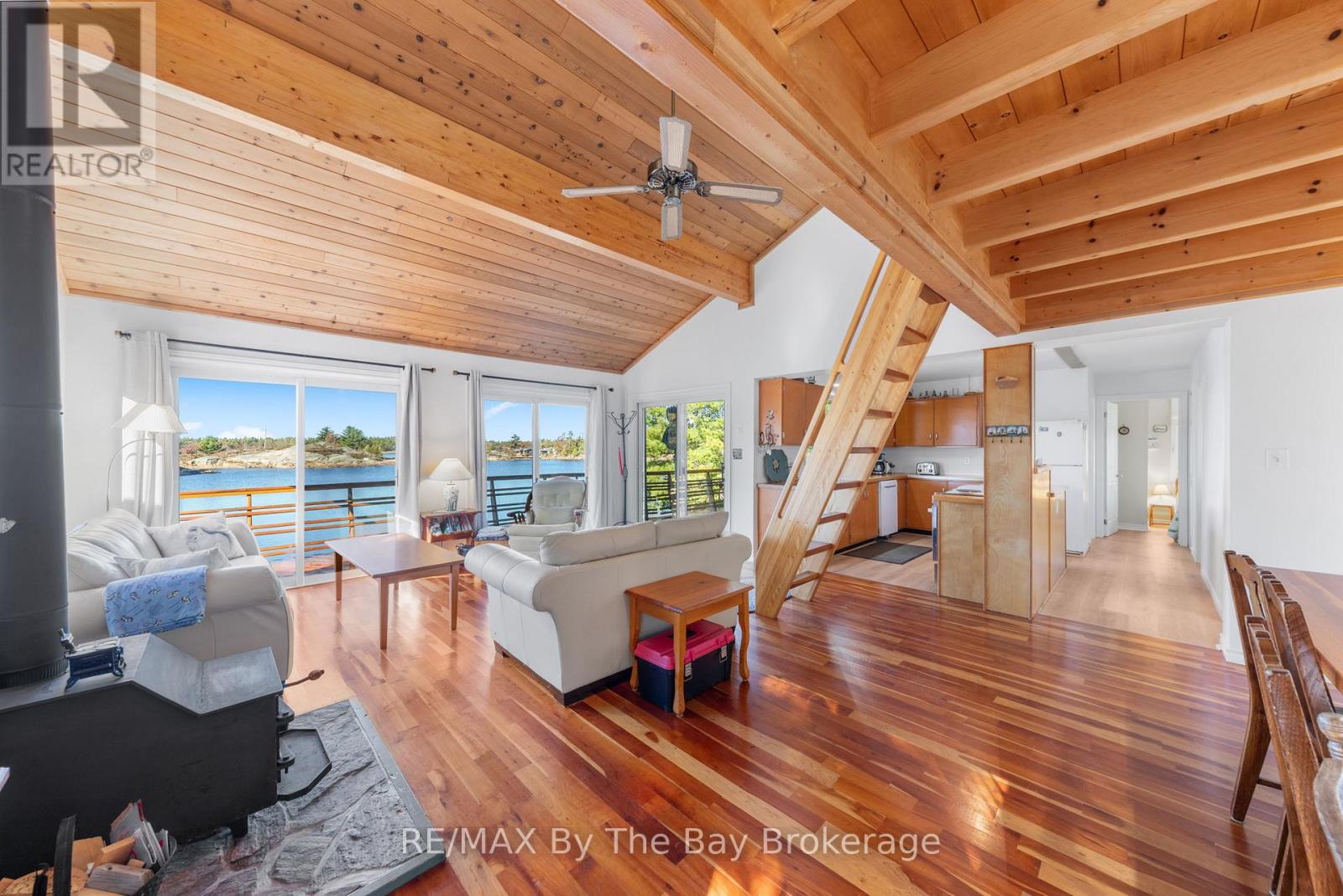 2 Island 2890 Property Photo 15