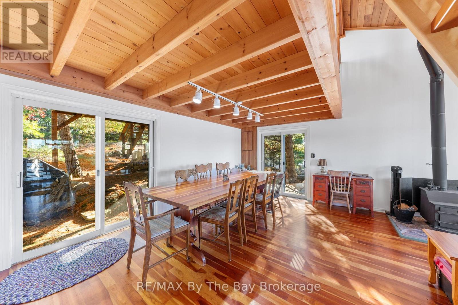 2 Island 2890 Property Photo 17