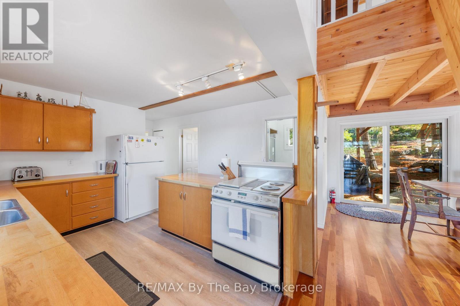 2 Island 2890 Property Photo 19