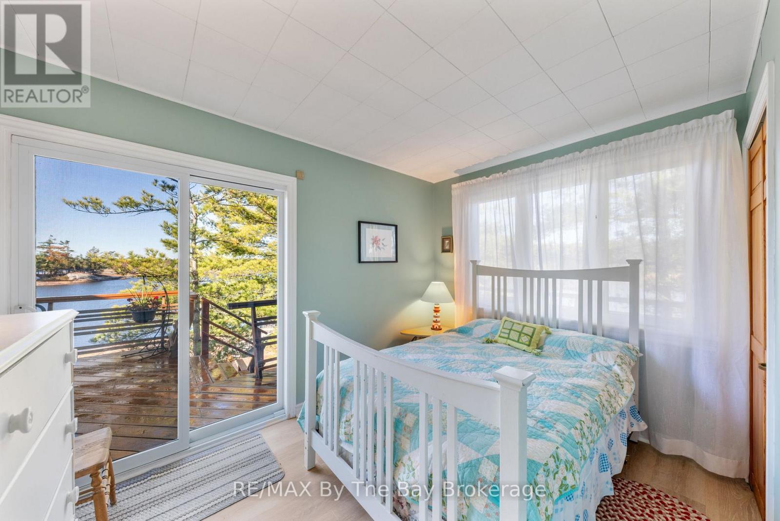2 Island 2890 Property Photo 22