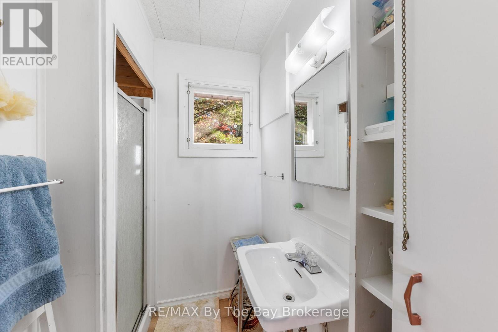 2 Island 2890 Property Photo 24