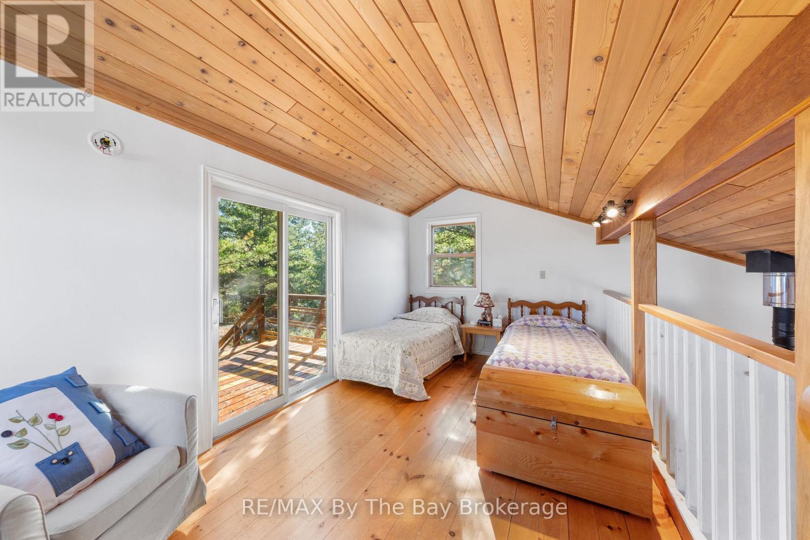 2 Island 2890 Property Photo 26