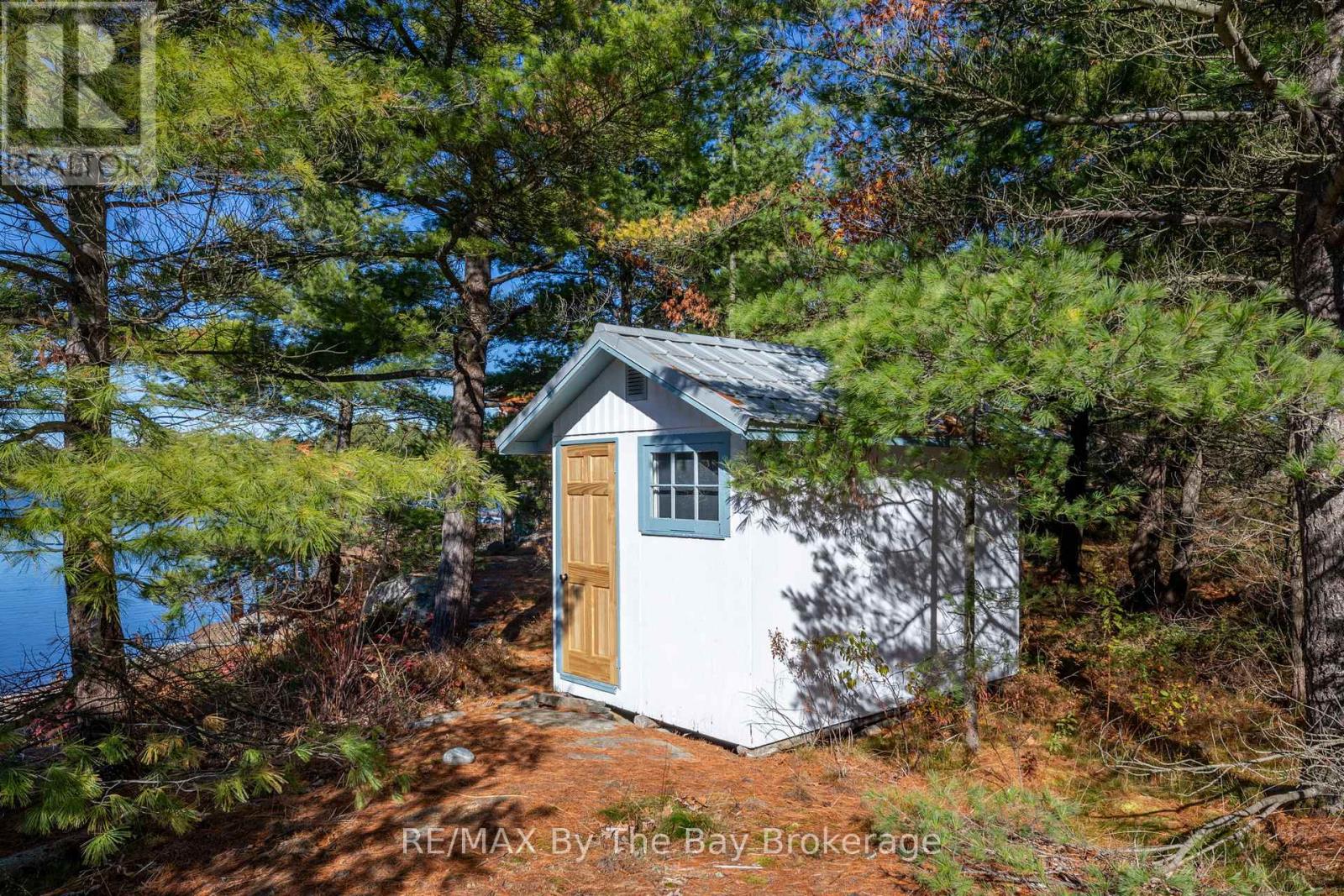 2 Island 2890 Property Photo 34