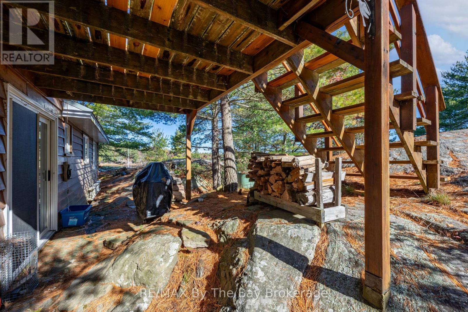2 Island 2890 Property Photo 39