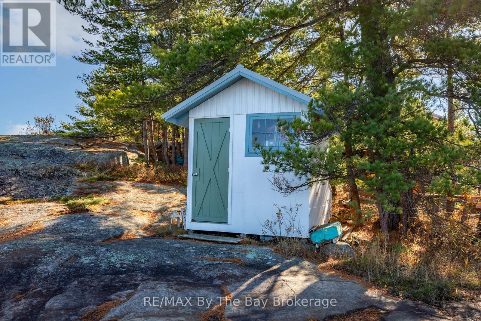 2 Island 2890 Property Photo 45
