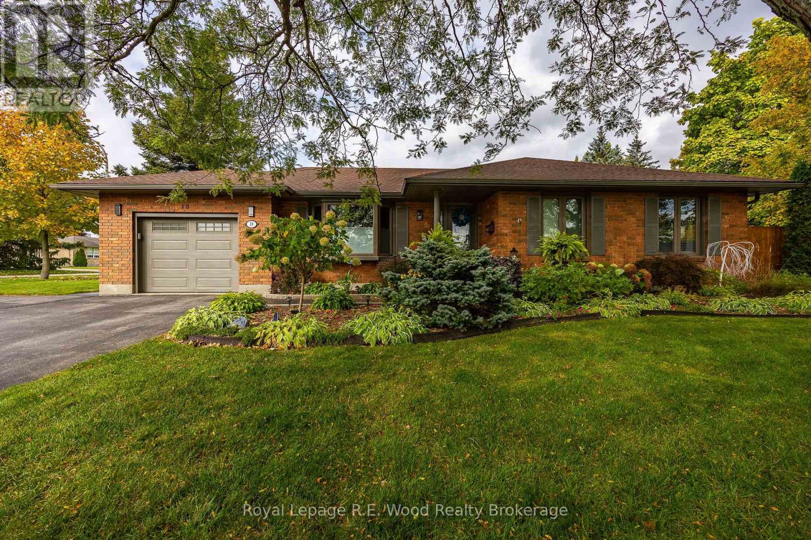 18 DEMEYERE Avenue Property Photo 1