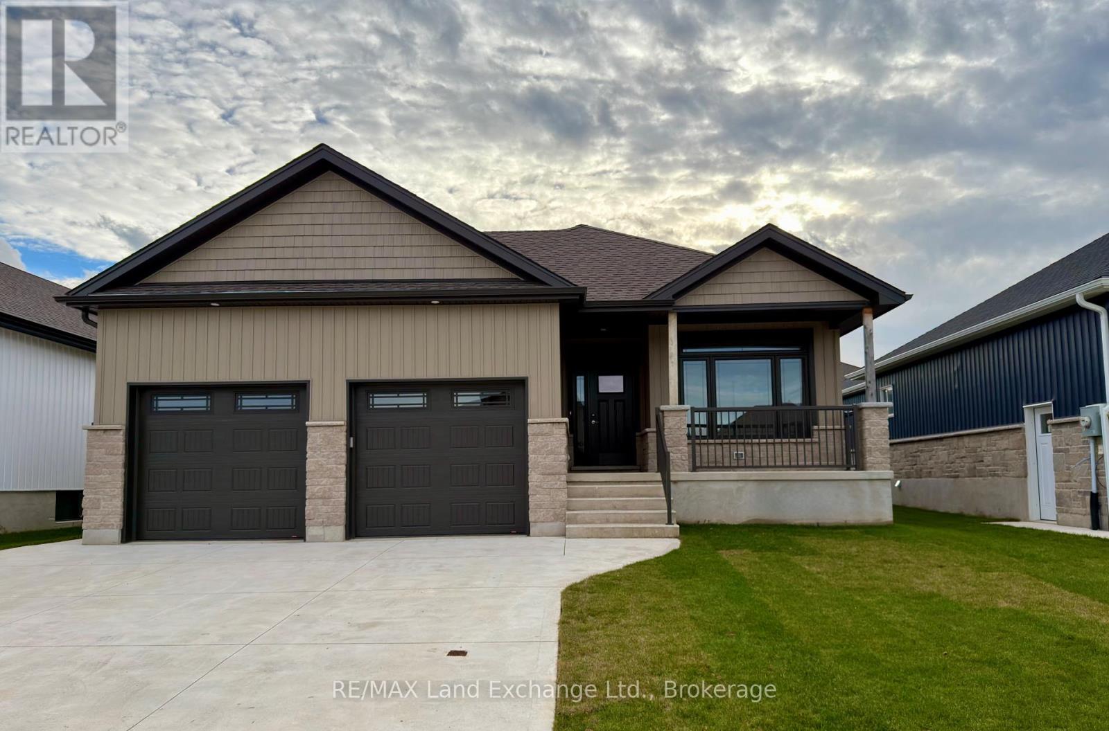 155 Westlinks Drive Property Photo 1