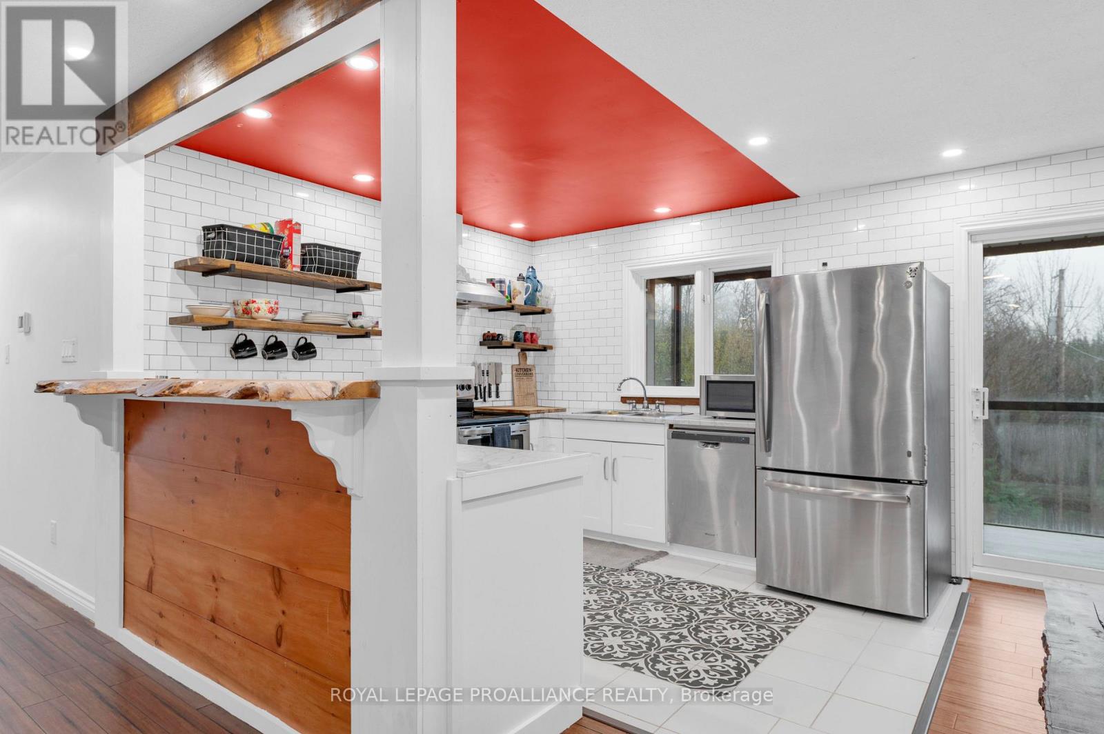 1403a Crookston Road Property Photo 6