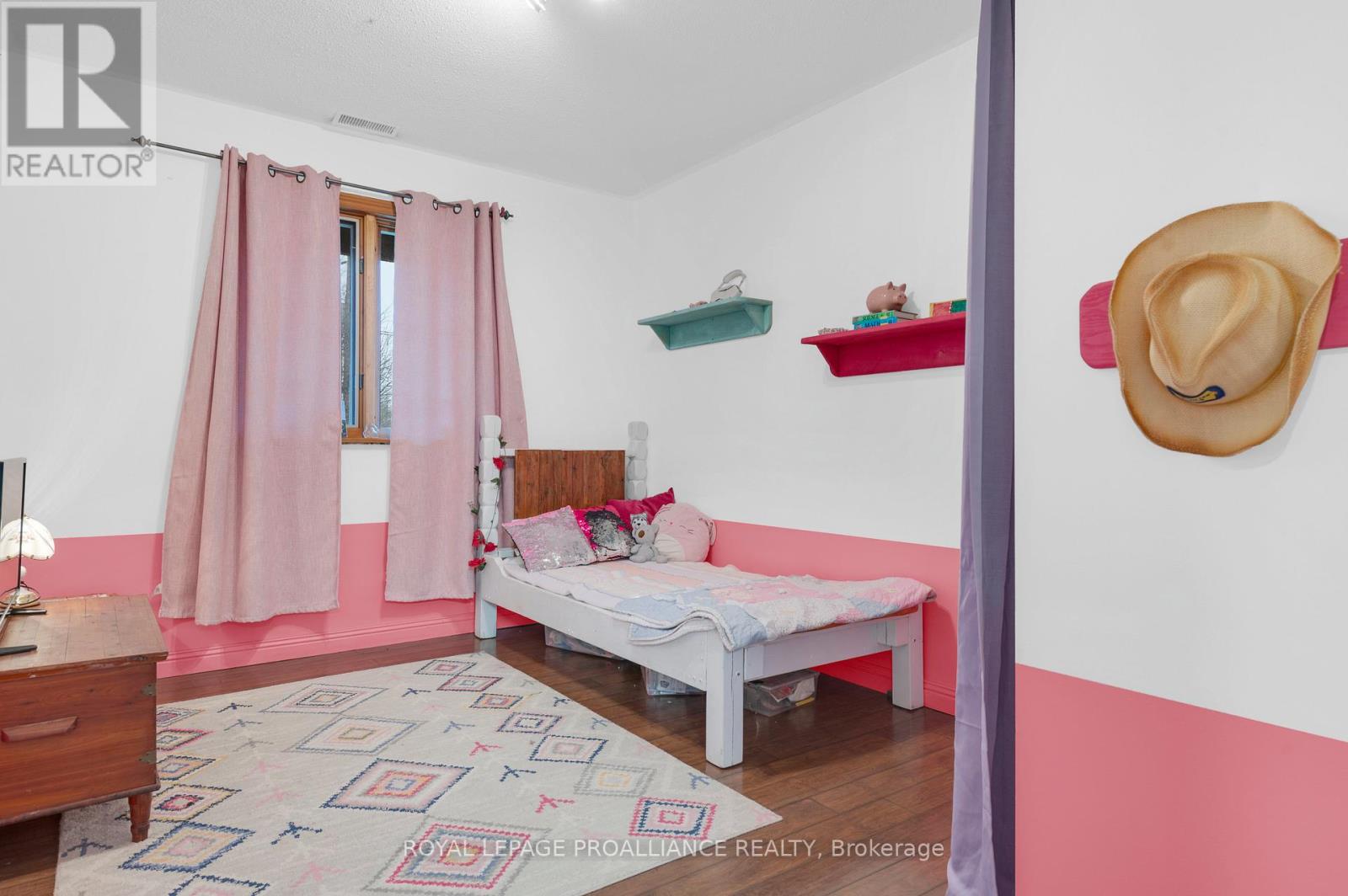 1403a Crookston Road Property Photo 17
