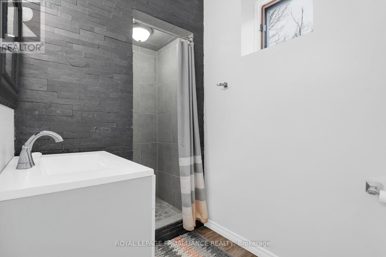 1403a Crookston Road Property Photo 20