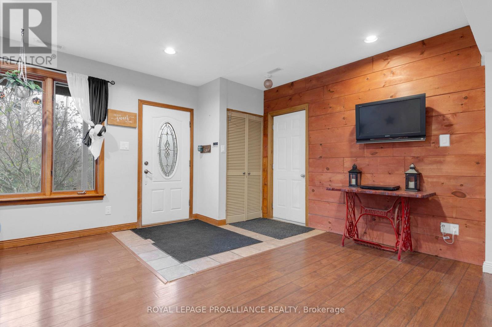 1403a Crookston Road Property Photo 24