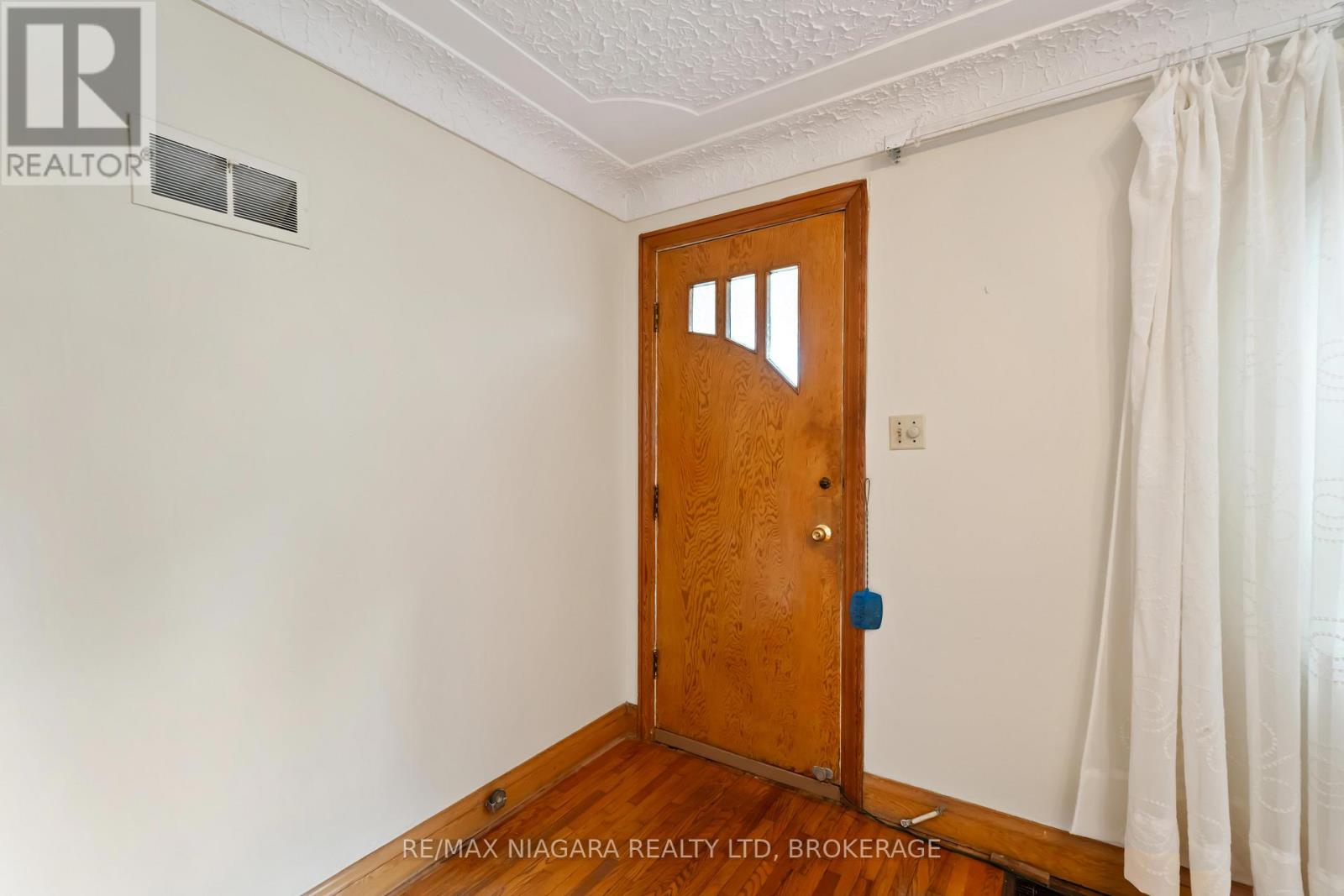 506 Harriet Street Property Photo 4